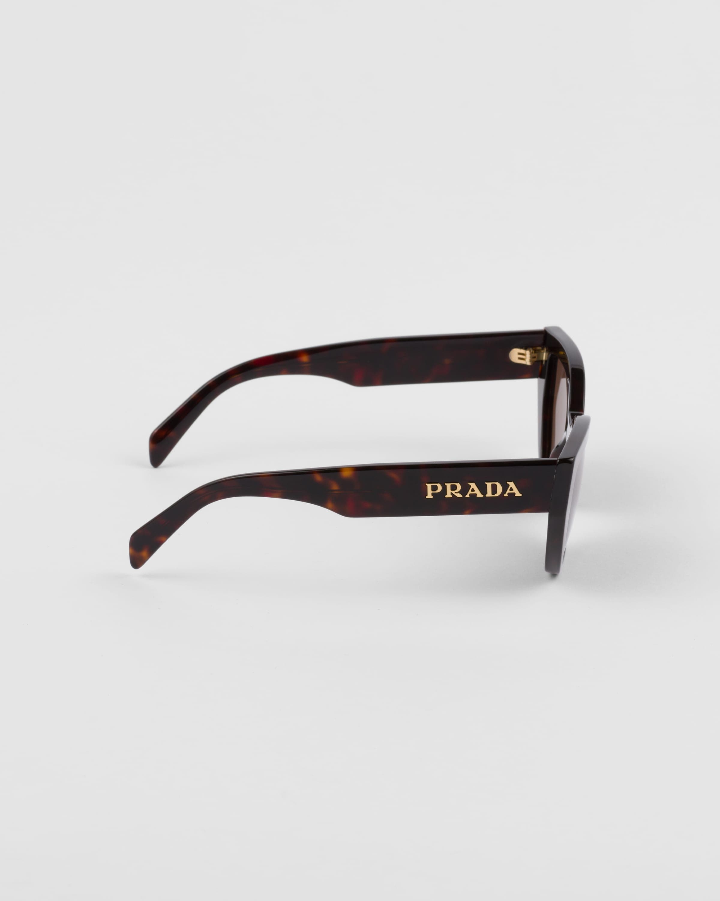 Prada logolu güneş gözlüğü 4